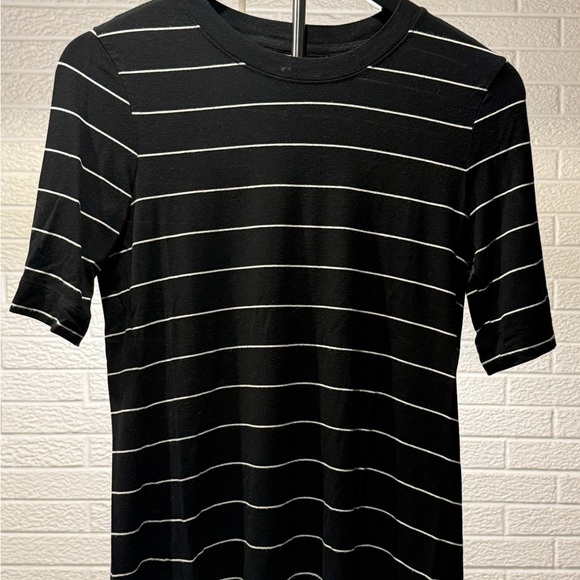 Banana Republic Black and White Striped Short Sleeve Tee - Picture 1 of 3